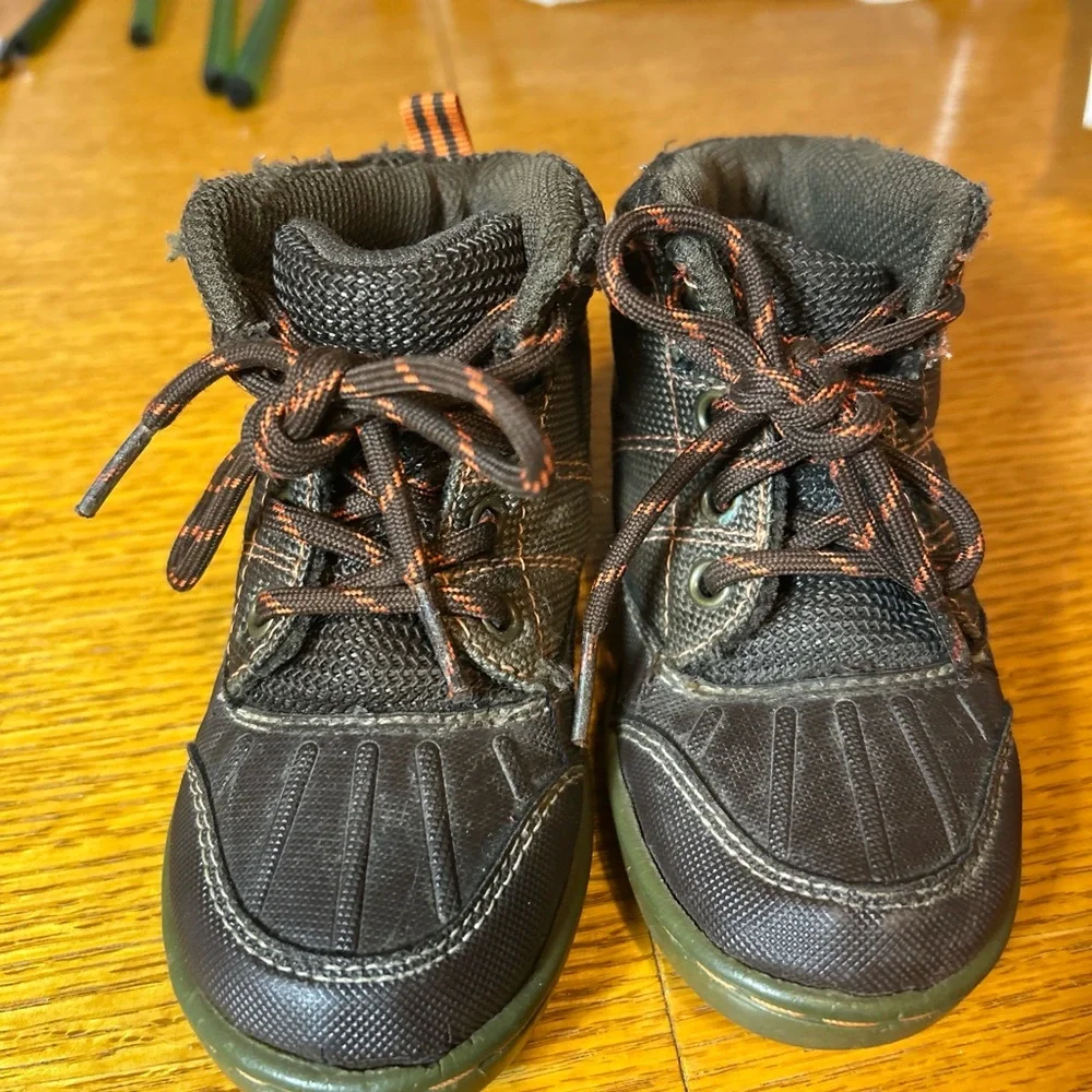 OshKosh Bgosh Boys Toddler Brown Boots size 8M orange‎ accent hiking snow